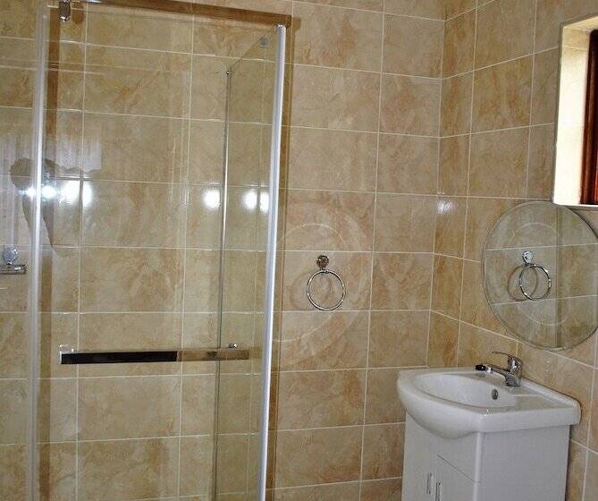 Nocleg ze śniadaniem Mount Azimbo Lodge