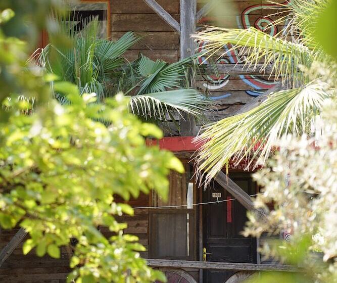 هتل Kadir's Family House