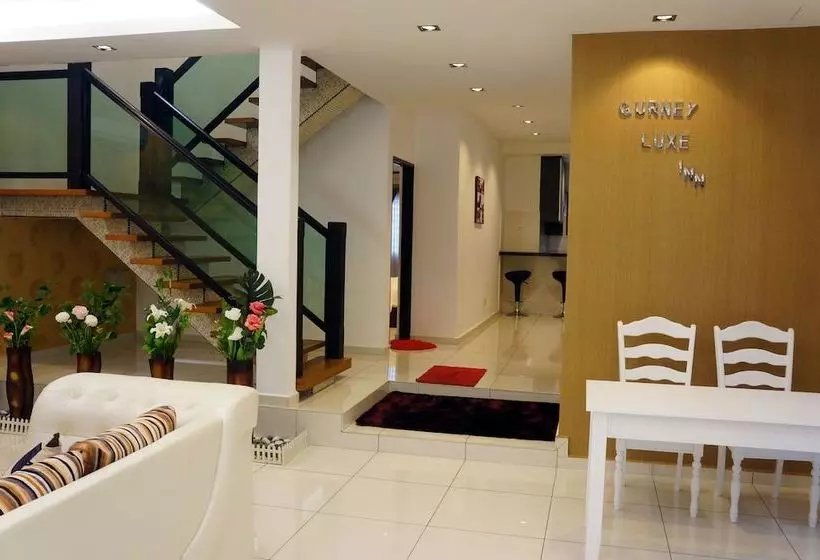 ペンション Gurney Luxe Inn