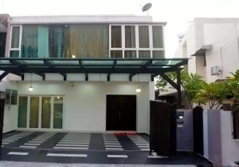 ペンション Gurney Luxe Inn
