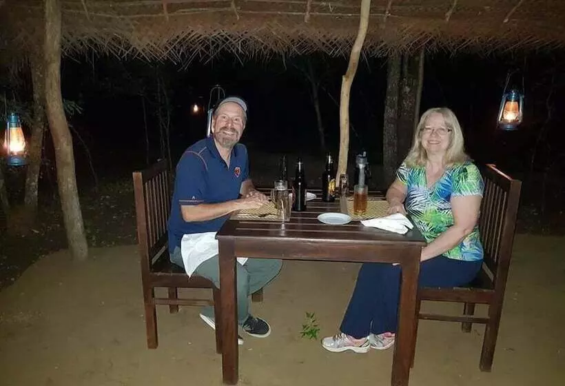 Majatalo Wadula Safari Yala