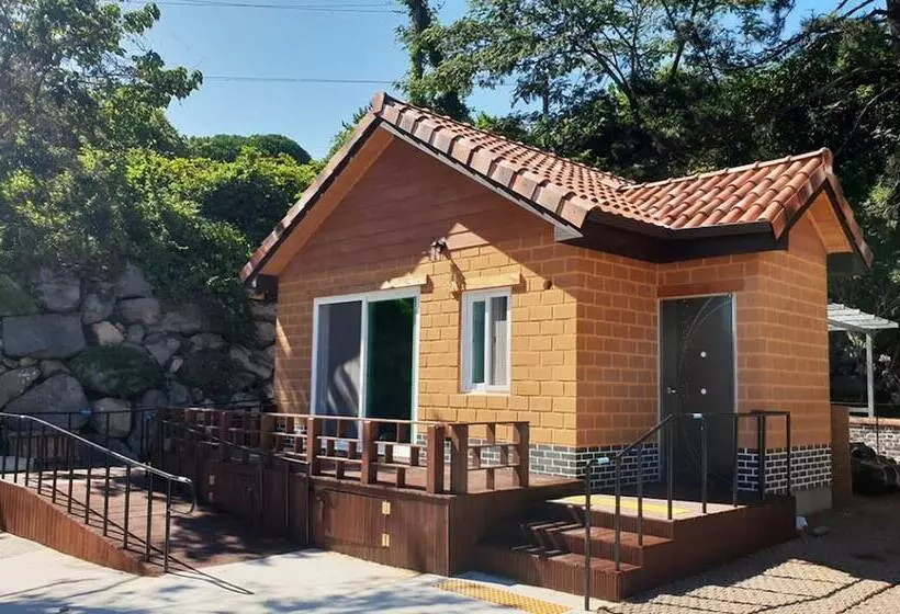 Pyramid Red Clay Pension