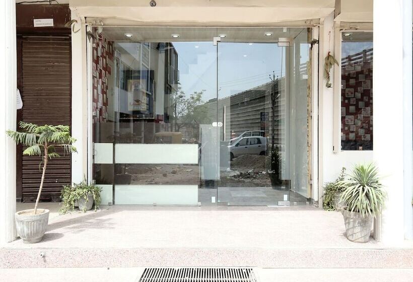 The Sitara Hotel By Oyo Rooms