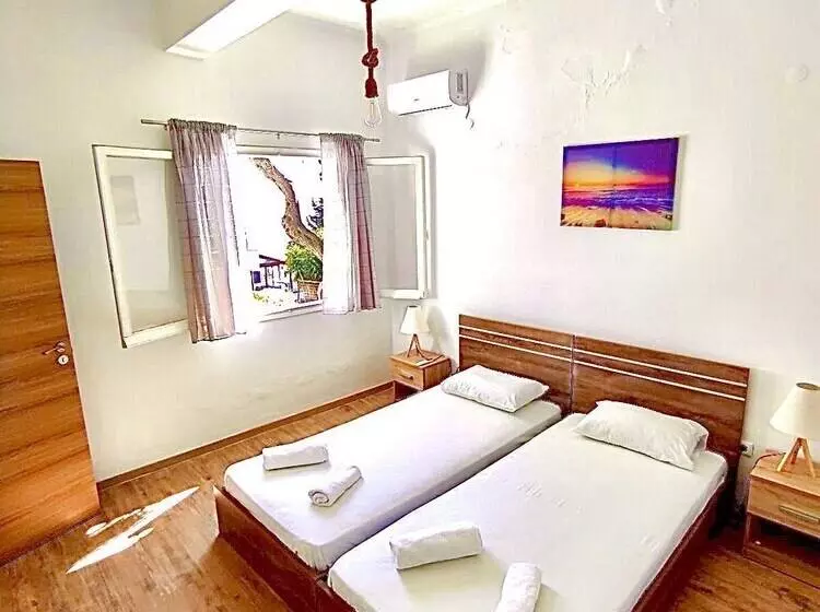 Akrogiali Apartments