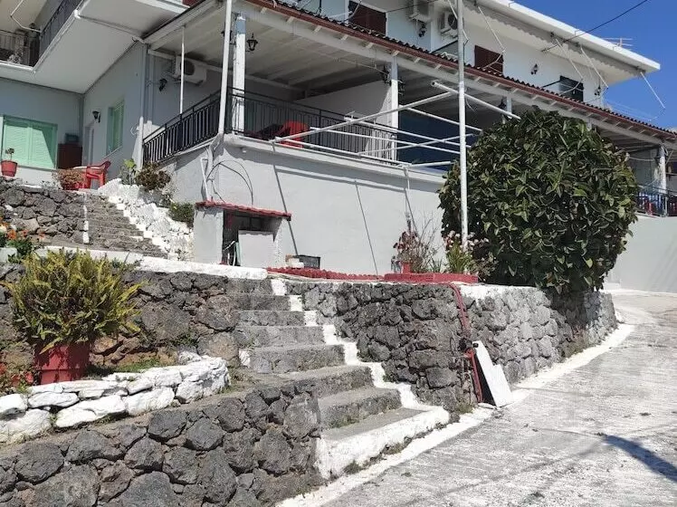 Akrogiali Apartments