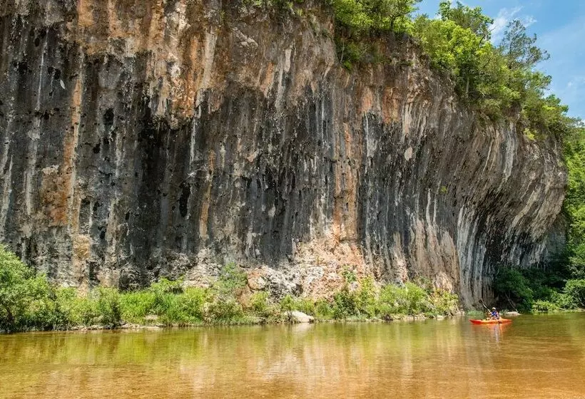 Hotelli Echo Bluff State Park