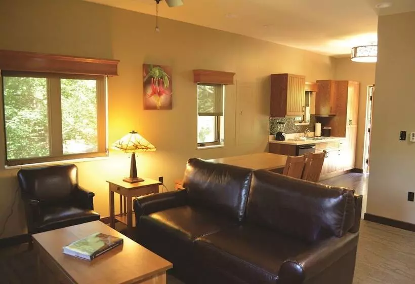 Hotelli Echo Bluff State Park