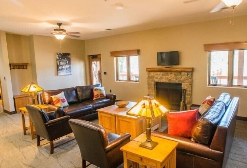 호텔 Echo Bluff State Park