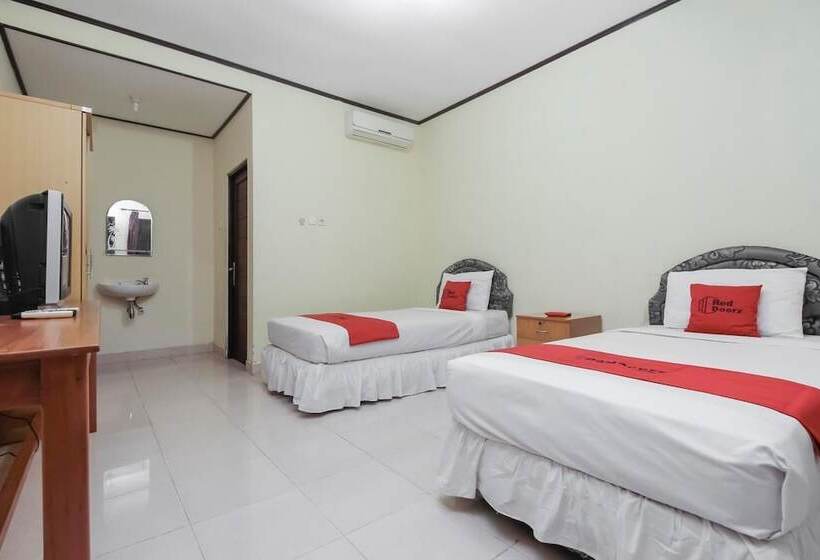 בית מלון כפרי Reddoorz Near Iain Palangkaraya