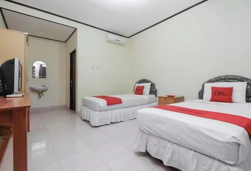 Hotelli Reddoorz Near Iain Palangkaraya
