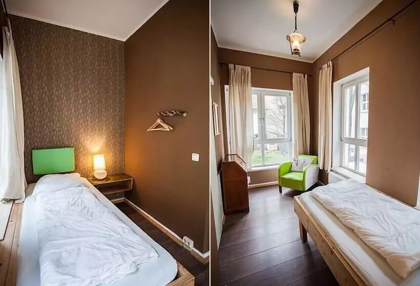 Karyola Otel   Caters To Men