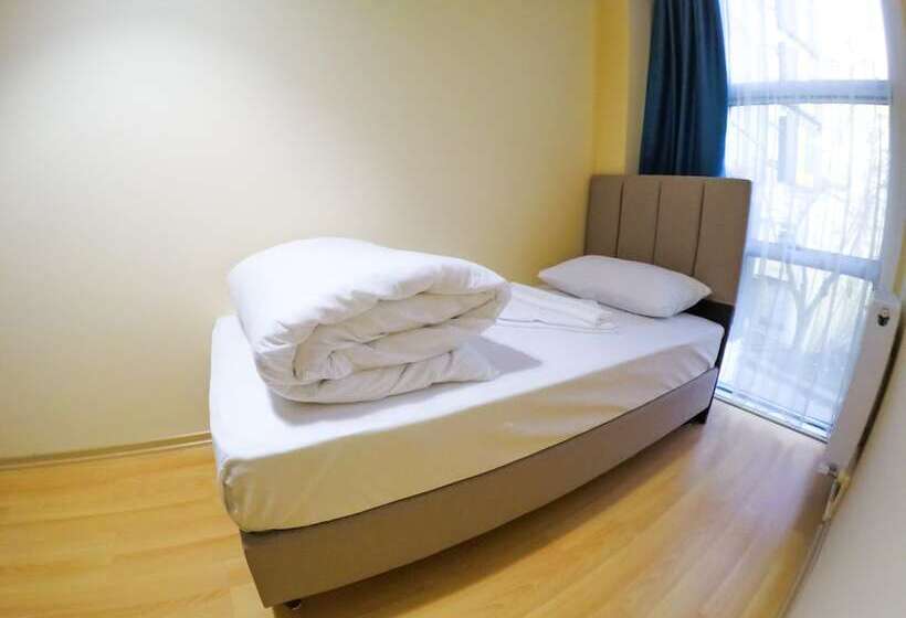 Karyola Otel   Caters To Men