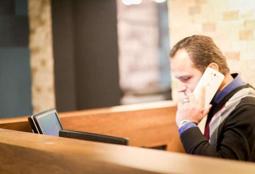 Karyola Otel   Caters To Men