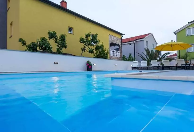 ペンション Pool Apartments Lucky Luke