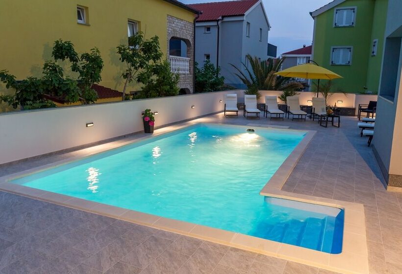 بنسيون Pool Apartments Lucky Luke