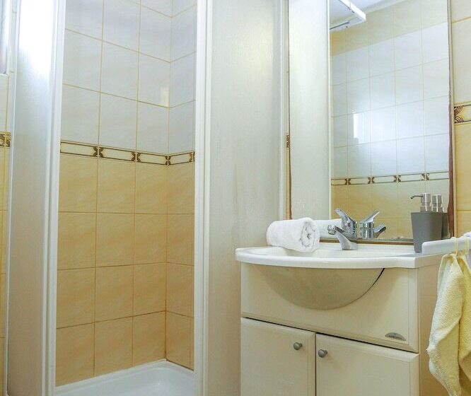 بنسيون Pool Apartments Lucky Luke