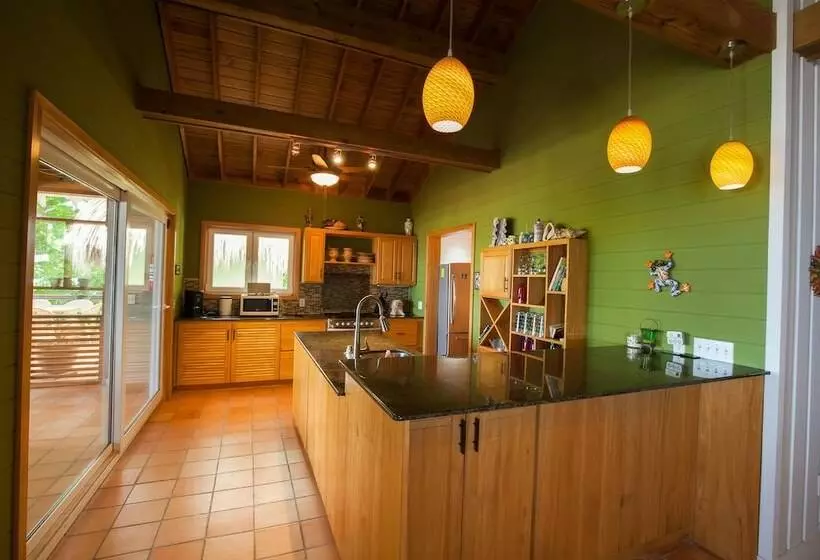 پانسیون Springwater Resorts