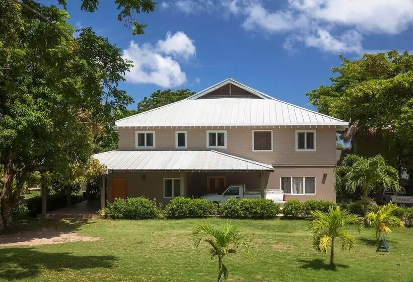 پانسیون Springwater Resorts