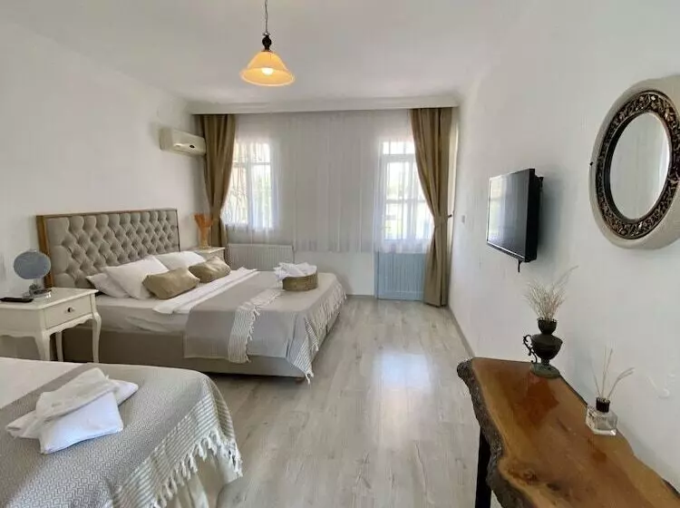 Alasonya Otel Alacati By Lamira