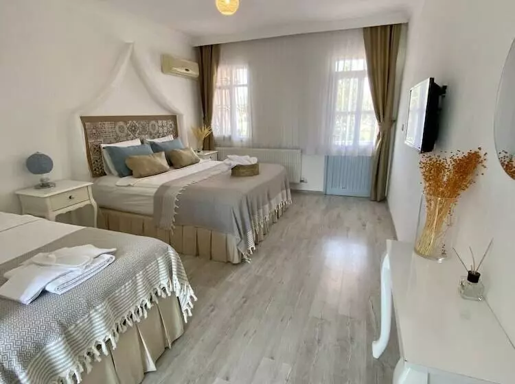 Alasonya Otel Alacati By Lamira