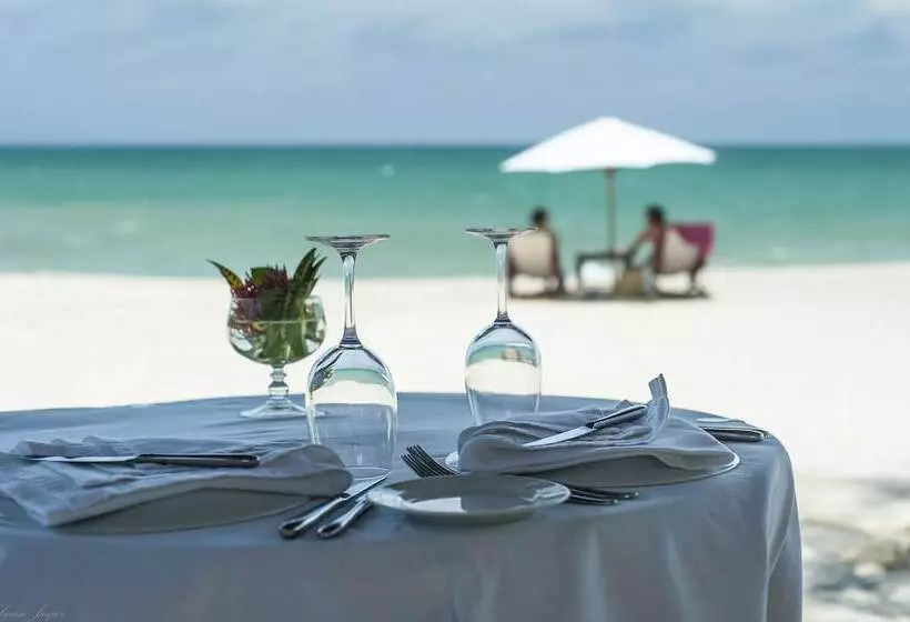 هتل Anjajavy Le Lodge   Relais&châteaux