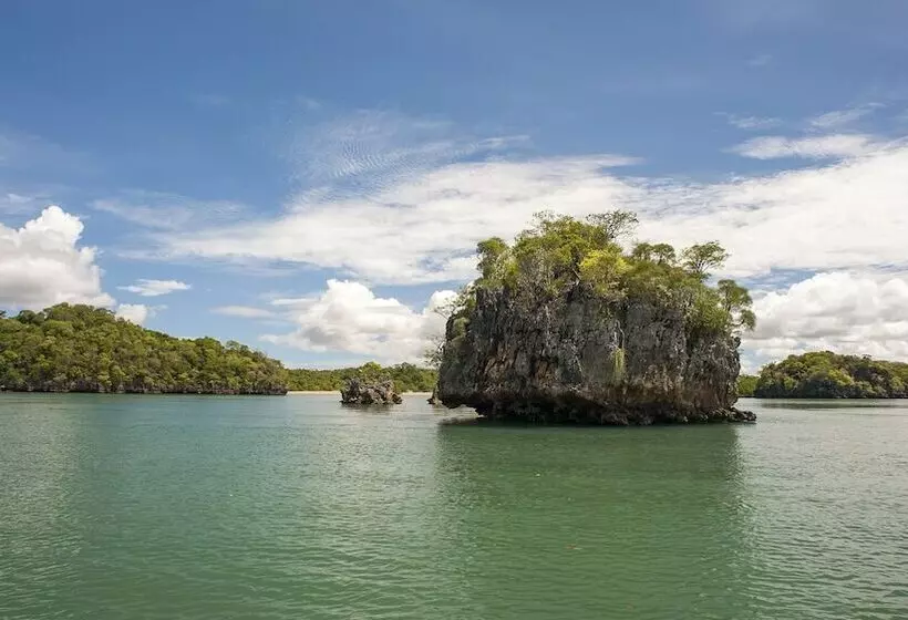 هتل Anjajavy Le Lodge   Relais&châteaux