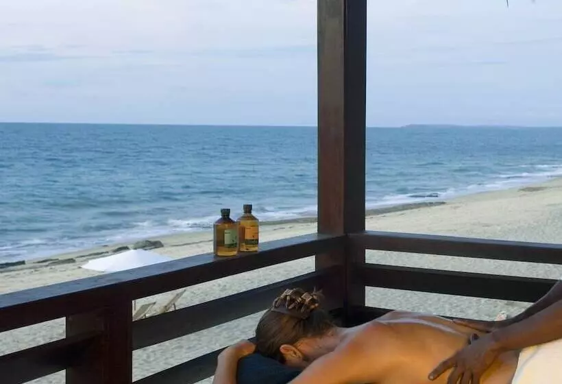 هتل Anjajavy Le Lodge   Relais&châteaux