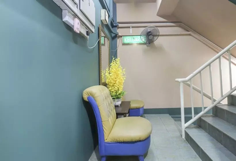 Hotelli Avee Budget Inn By Oyo Rooms