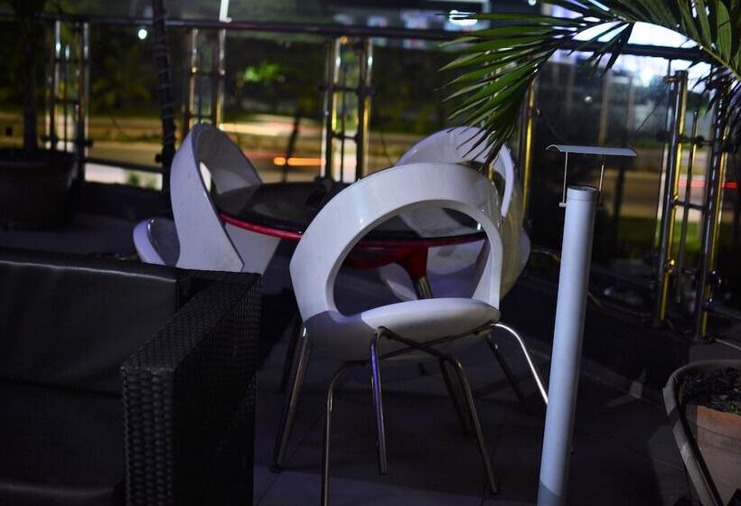 هتل Caesar S Luxury