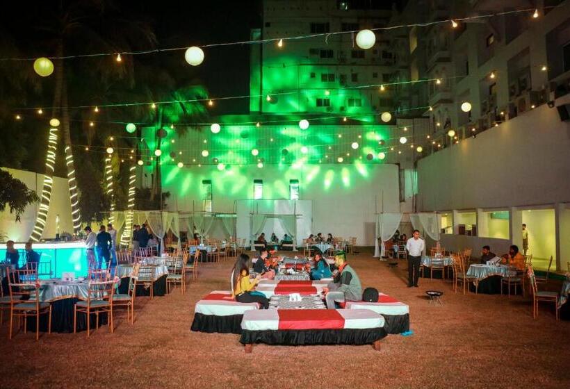 בית מלון כפרי Clarks Inn Suites Raipur