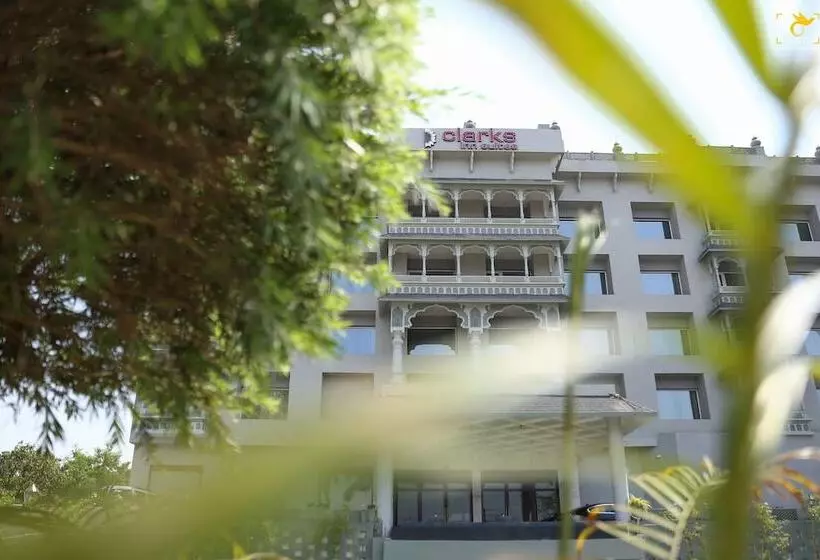 Hotelli Clarks Inn Suites Raipur
