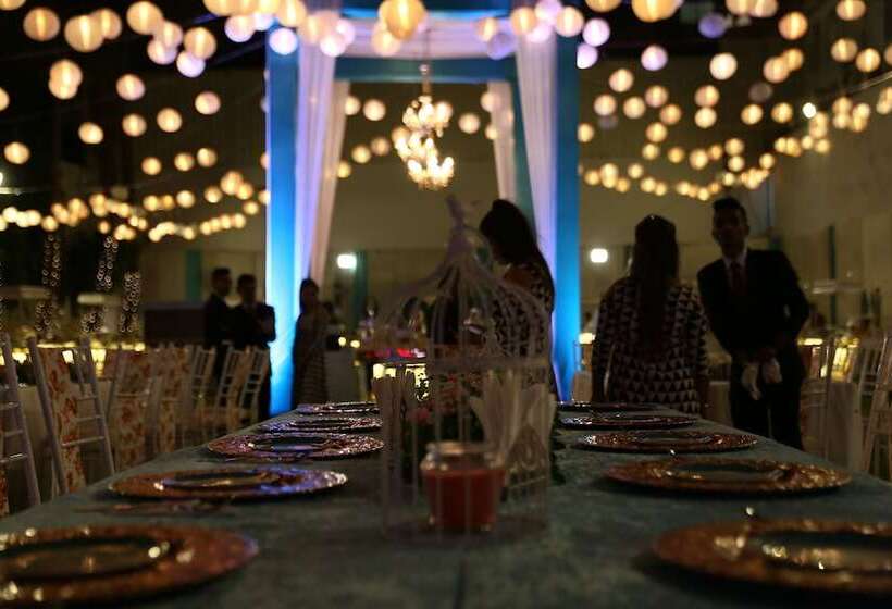 בית מלון כפרי Clarks Inn Suites Raipur