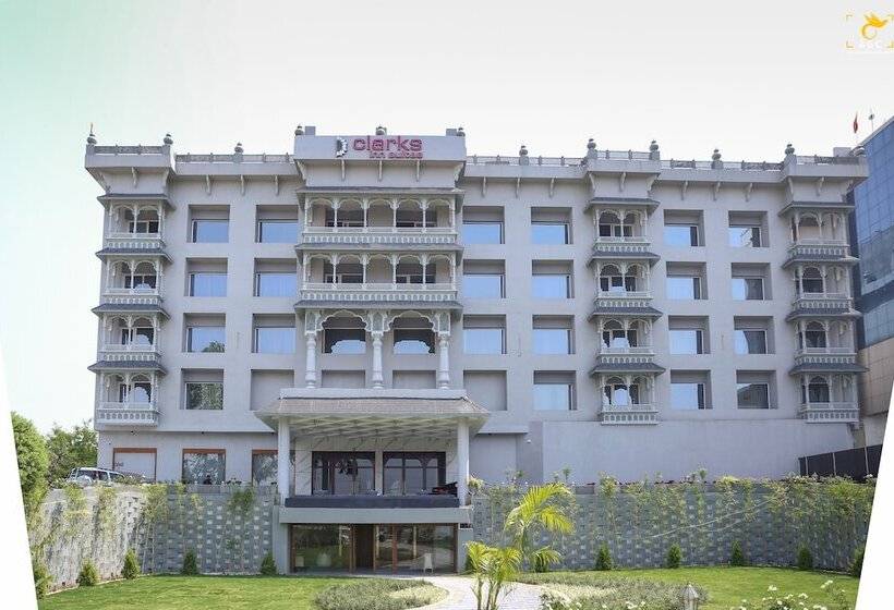 בית מלון כפרי Clarks Inn Suites Raipur