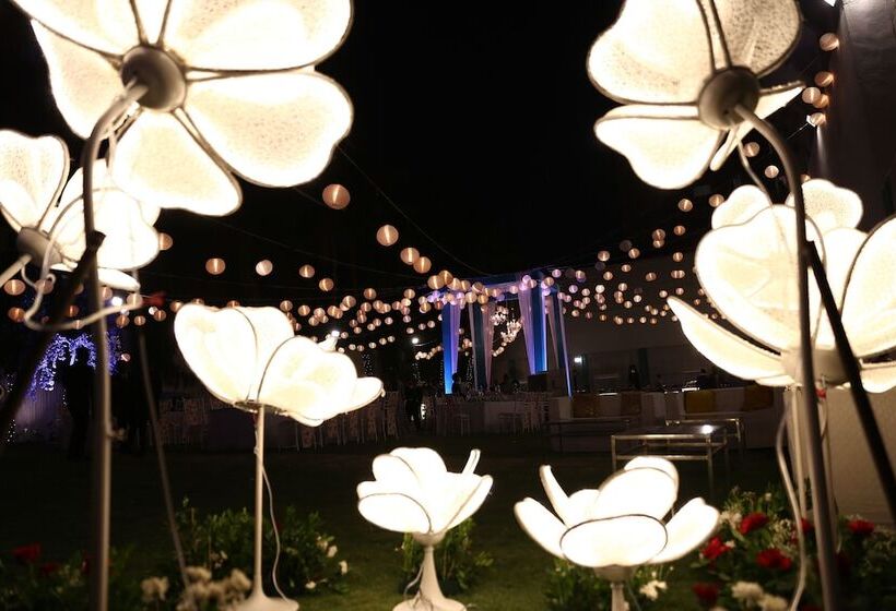 בית מלון כפרי Clarks Inn Suites Raipur