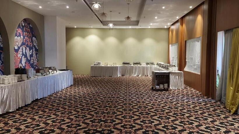 בית מלון כפרי Clarks Inn Suites Raipur