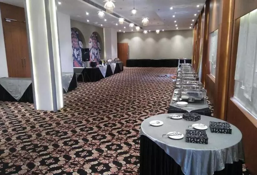 Hotelli Clarks Inn Suites Raipur