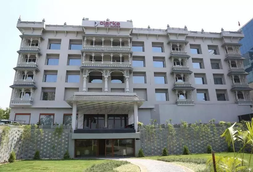 Hotelli Clarks Inn Suites Raipur