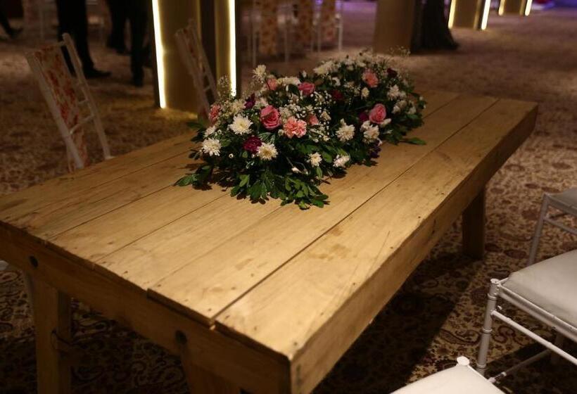 בית מלון כפרי Clarks Inn Suites Raipur