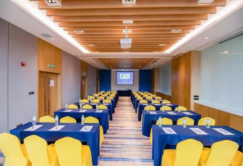 ホテル Holiday Inn Express Yantai Fulai