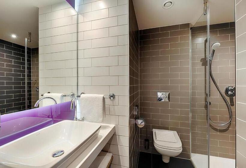 Отель Premier Inn Premier Inn Frankfurt Westend