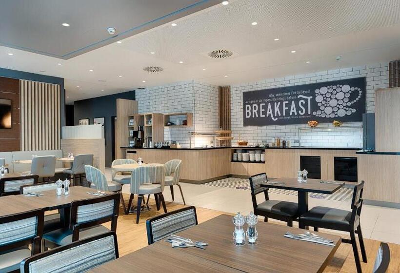 Отель Premier Inn Premier Inn Frankfurt Westend