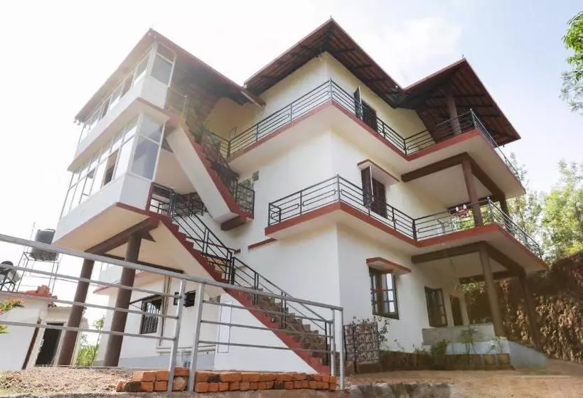 هتل Daisey Dee Homestay
