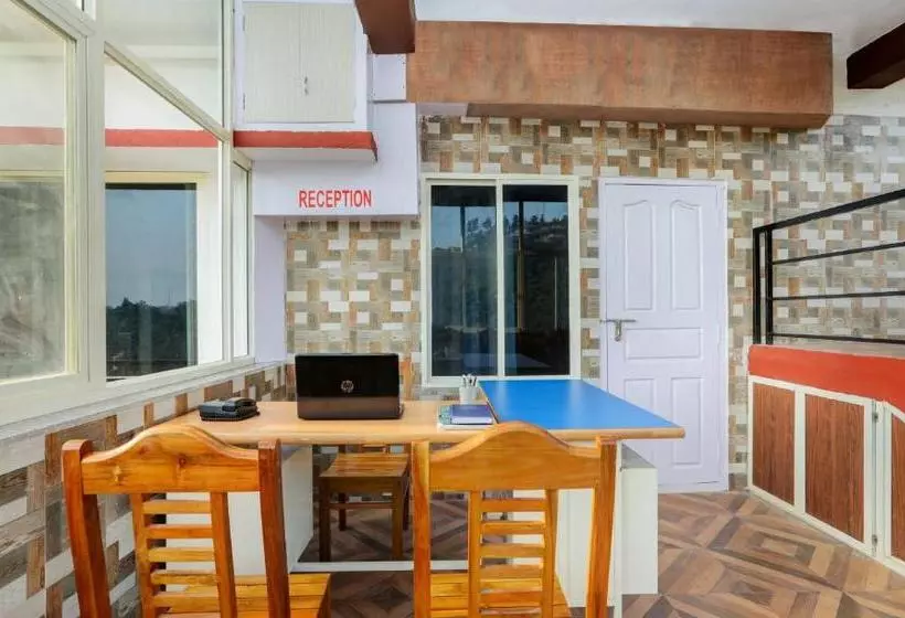 هتل Daisey Dee Homestay