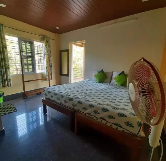 هتل Daisey Dee Homestay