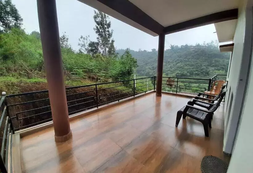 هتل Daisey Dee Homestay