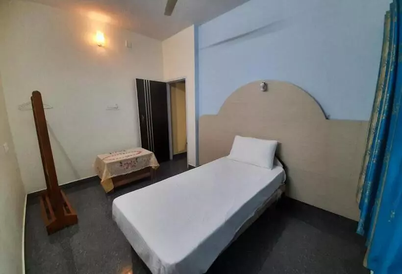 هتل Daisey Dee Homestay