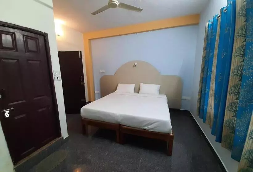 هتل Daisey Dee Homestay