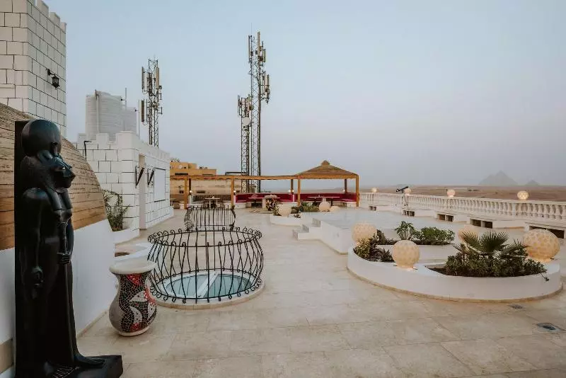 هتل Desert Moon
