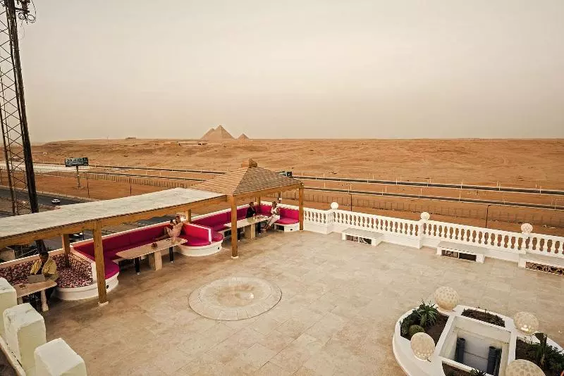 هتل Desert Moon