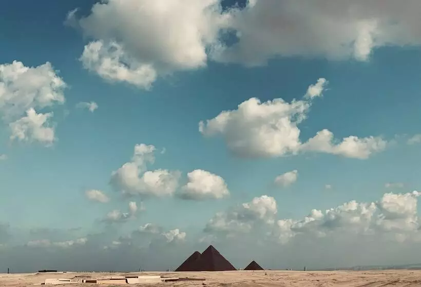 هتل Desert Moon